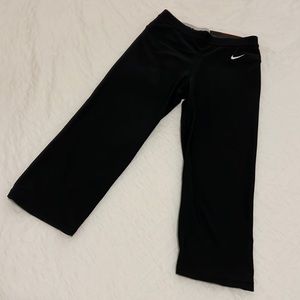 Nike womens size small slim fit capri length